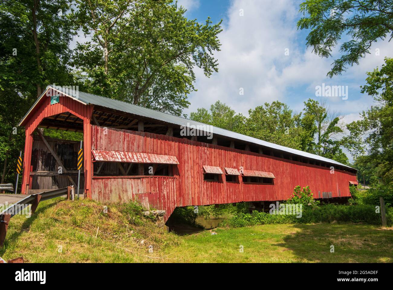 Il ponte coperto Dunbar sul Big Walnut Creek vicino a Greencastle nella contea di Putnam, Indiana Foto Stock