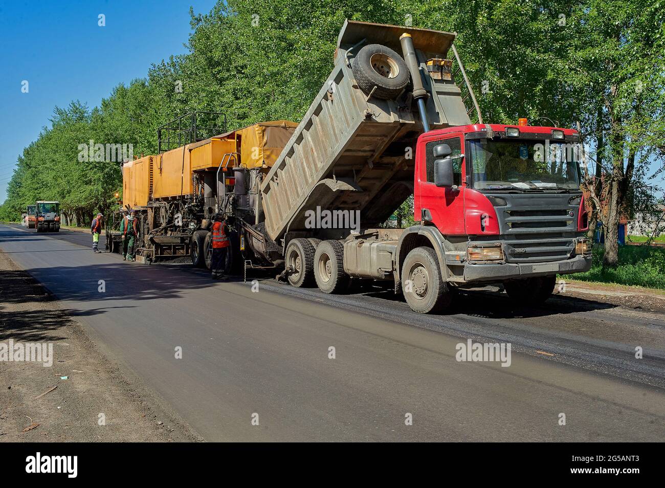 Sostituzione pavimentazione asfaltata con riciclaggio, asfaltatura con riciclo a caldo Foto Stock