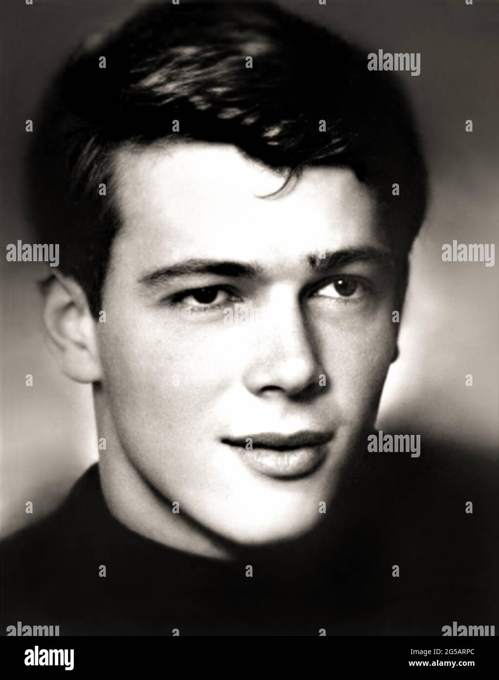 1964 c., AUSTRIA : il celebre attore austriaco Arnold Schwarzenegger (nato nel 1947) fratello maggiore MEINHARD SCHWARZENEGGER (17 luglio 1946 - 20 maggio 1971) quando era un ragazzo di 18 anni. Meinhard è morto per un tragico incidente automobilistico nei pressi della città di Kitzbuehel, Austria. Sposato con Erika Knapp ( 1946 - 1999 ), ebbe un solo figlio: L'avvocato Patrick Mario Knapp Schwarzenegger ( Monaco di Baviera, 1968 ). FOTOGRAFO SCONOSCIUTO .- STORIA - FOTO STORICHE - FILM - CINEMA - FRATELLO MAGGIORE - SORRISO - SORRISO - ADOLESCENTE - RITRATTO - RITRATTO - FAMIGLIA - FAMIGLIA - FAMIGLIA - FAMIGLIA --- ARCHIVIO GBB Foto Stock