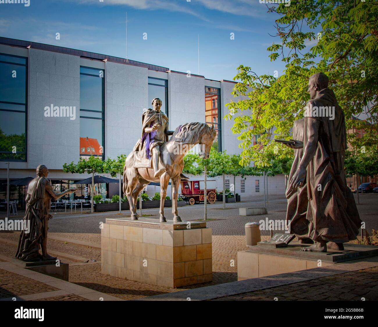 HANNOVER, GERMANIA. 19 GIUGNO 2021. Monumento al Gottingen Seven, un complesso scultoreo dedicato a sette professori universitari Foto Stock