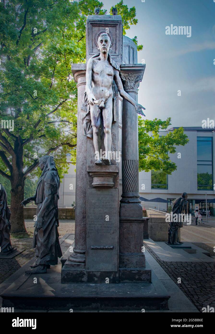 HANNOVER, GERMANIA. 19 GIUGNO 2021. Monumento al Gottingen Seven, un complesso scultoreo dedicato a sette professori universitari Foto Stock