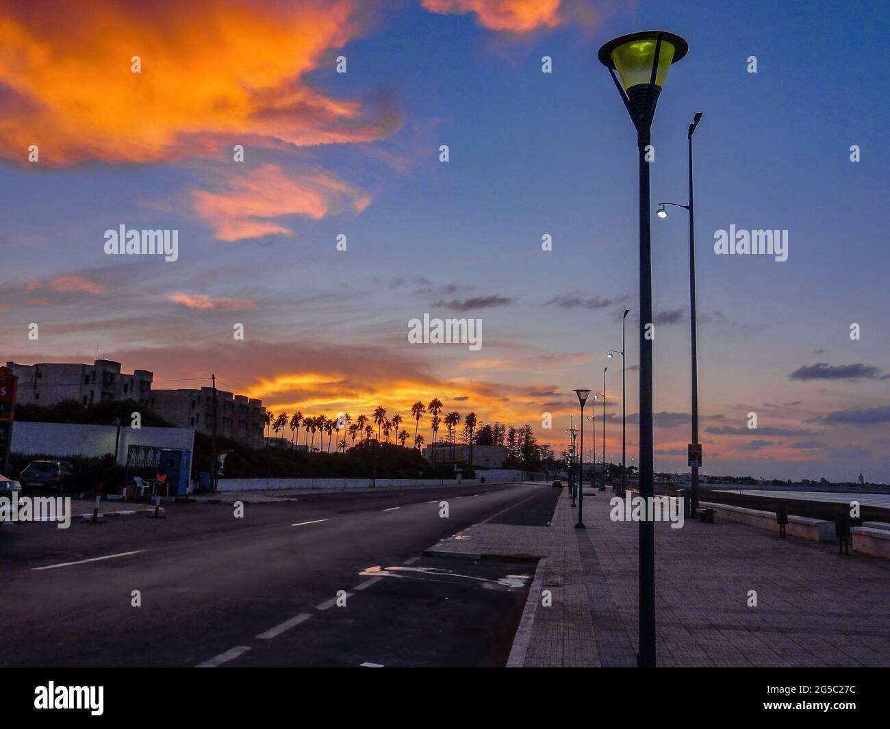 Atardecer en la playa en Agadir, Marruecos Foto Stock