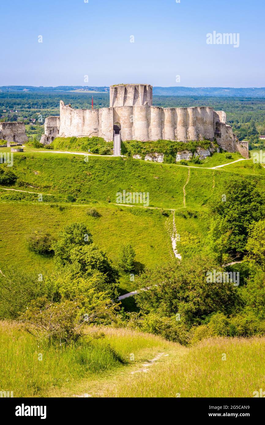 Il muro interno e il castello di Château-Gaillard, un castello medievale fortificato costruito in Normandia da Richard il Lionheart nel 12 ° secolo. Foto Stock