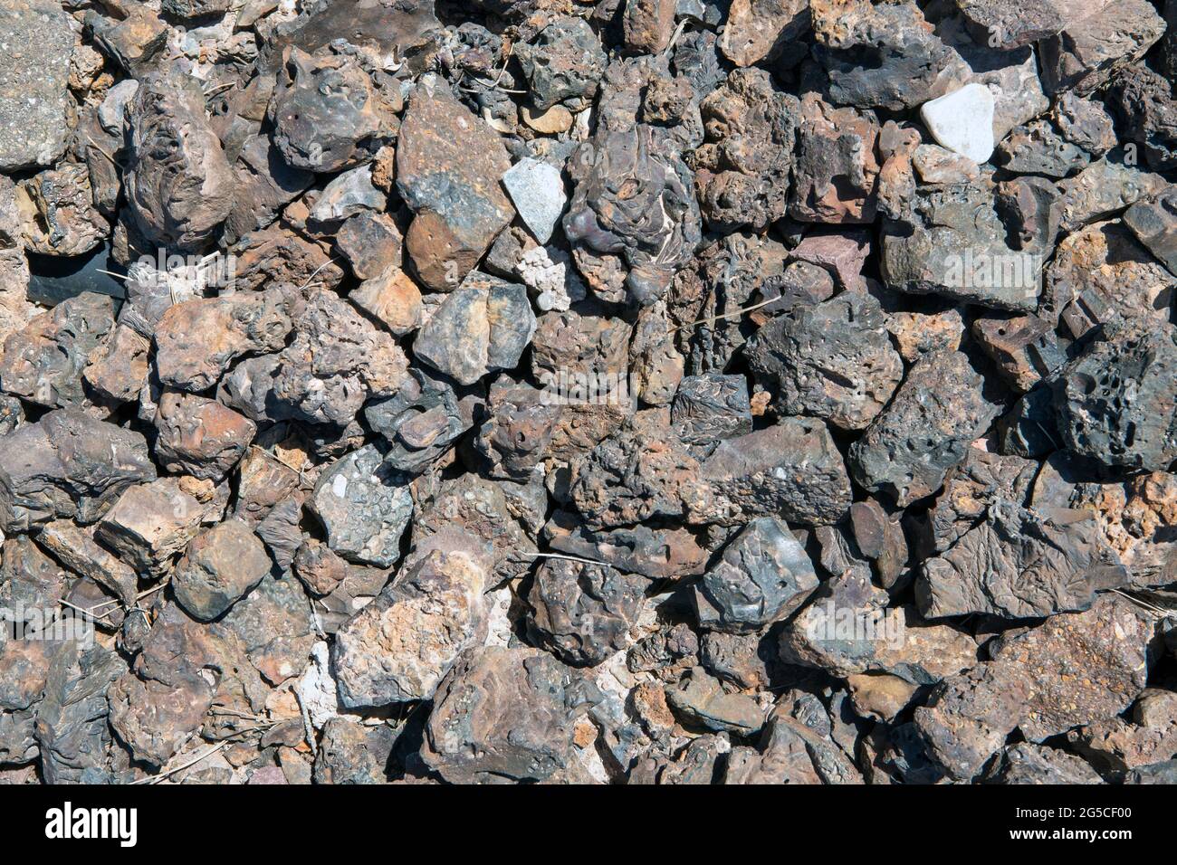 set di pietre fotografate in primo piano con forme e texture diverse Foto Stock