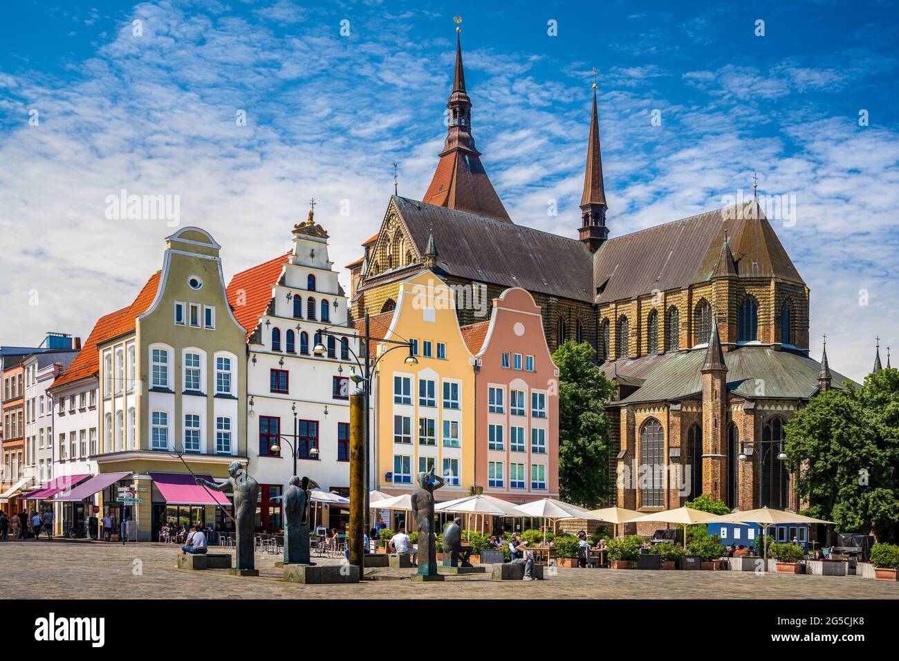 Neuer Markt piazza nella città vecchia di Rostock, Germania Foto Stock