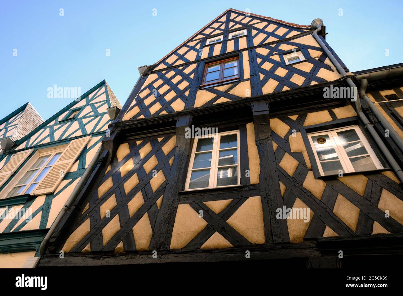 Case tradizionali a graticcio a Bourges, Francia. Foto Stock