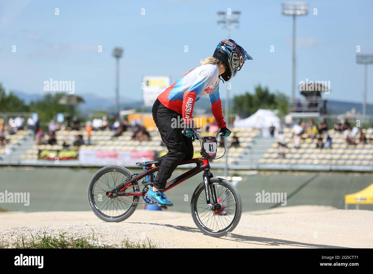 Natalia SUVOROVA del Comitato Olimpico Russo compete nella Coppa del mondo UCI BMX Supercross Round 1 alla BMX Olympic Arena l'8 maggio 2021 a Ver Foto Stock