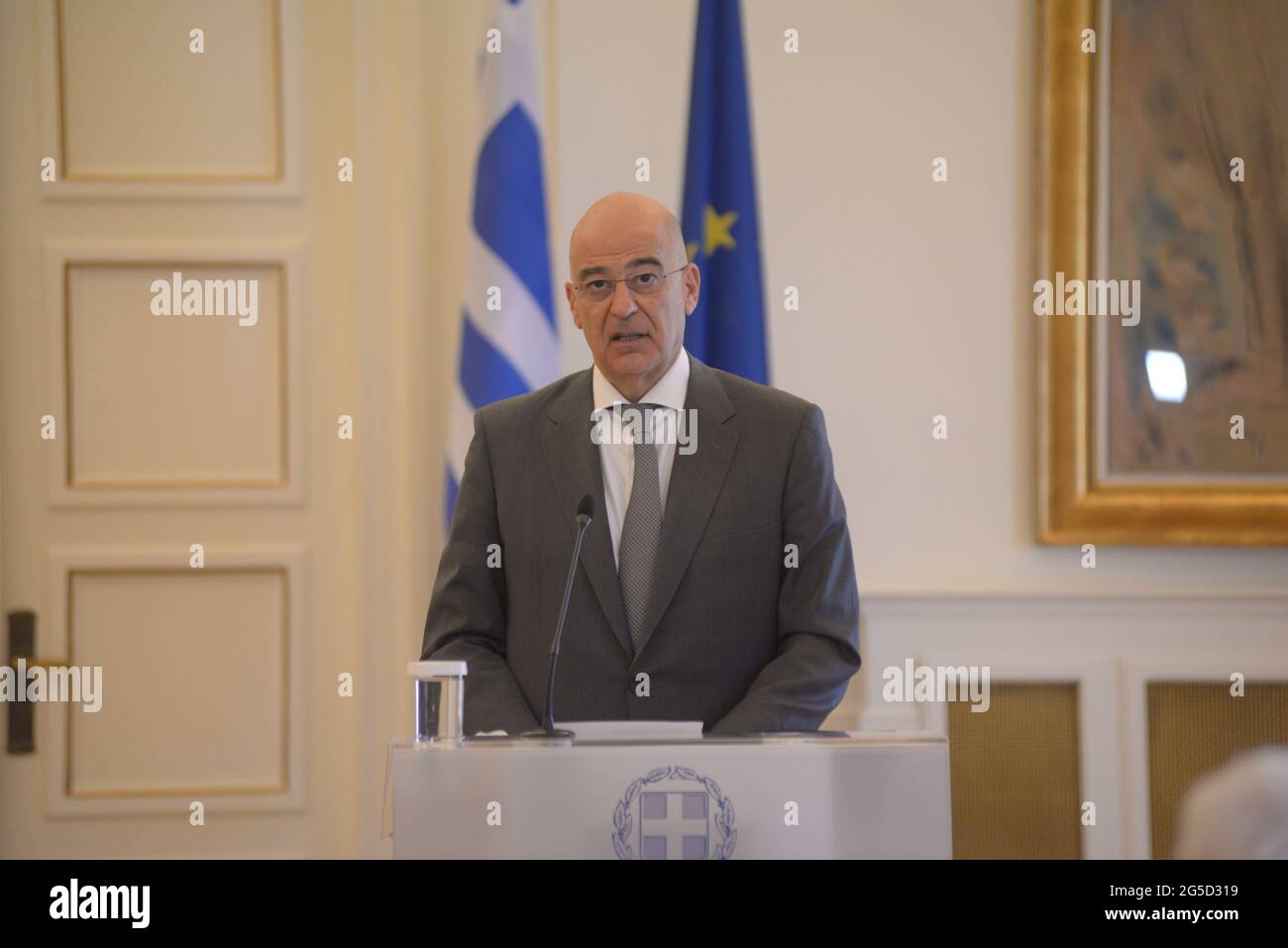 Atene, Grecia. 26 Giugno 2021. Ministro degli Affari Esteri greco Nikos Dendia, durante le dichiarazioni comuni con il Ministro degli Affari Esteri indiano, il Dott. Subrahmanyam Jaishankar. (Foto di Dimitrios Karvountzis/Pacific Press) Credit: Pacific Press Media Production Corp./Alamy Live News Foto Stock