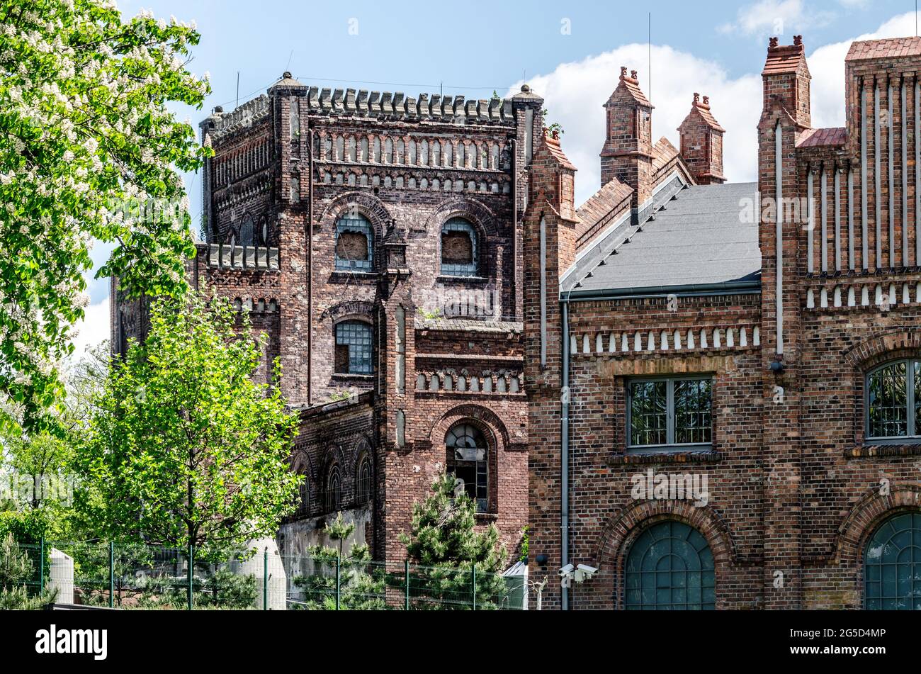 Katowie, Slesia, Polonia; 26 maggio 2021: Edifici storici delle miniere di carbone di Katowice in stile neo gotico Foto Stock