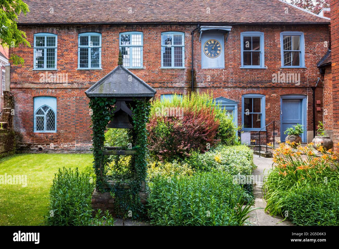 Blocco stabile al numero 8 Angel Hill Bury St Edmunds Suffolk UK - edificio classificato di grado II, costruito intorno al 1700. Foto Stock