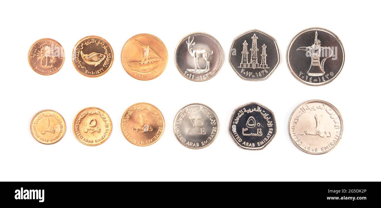 Monete degli Emirati Arabi Uniti su sfondo bianco Foto Stock