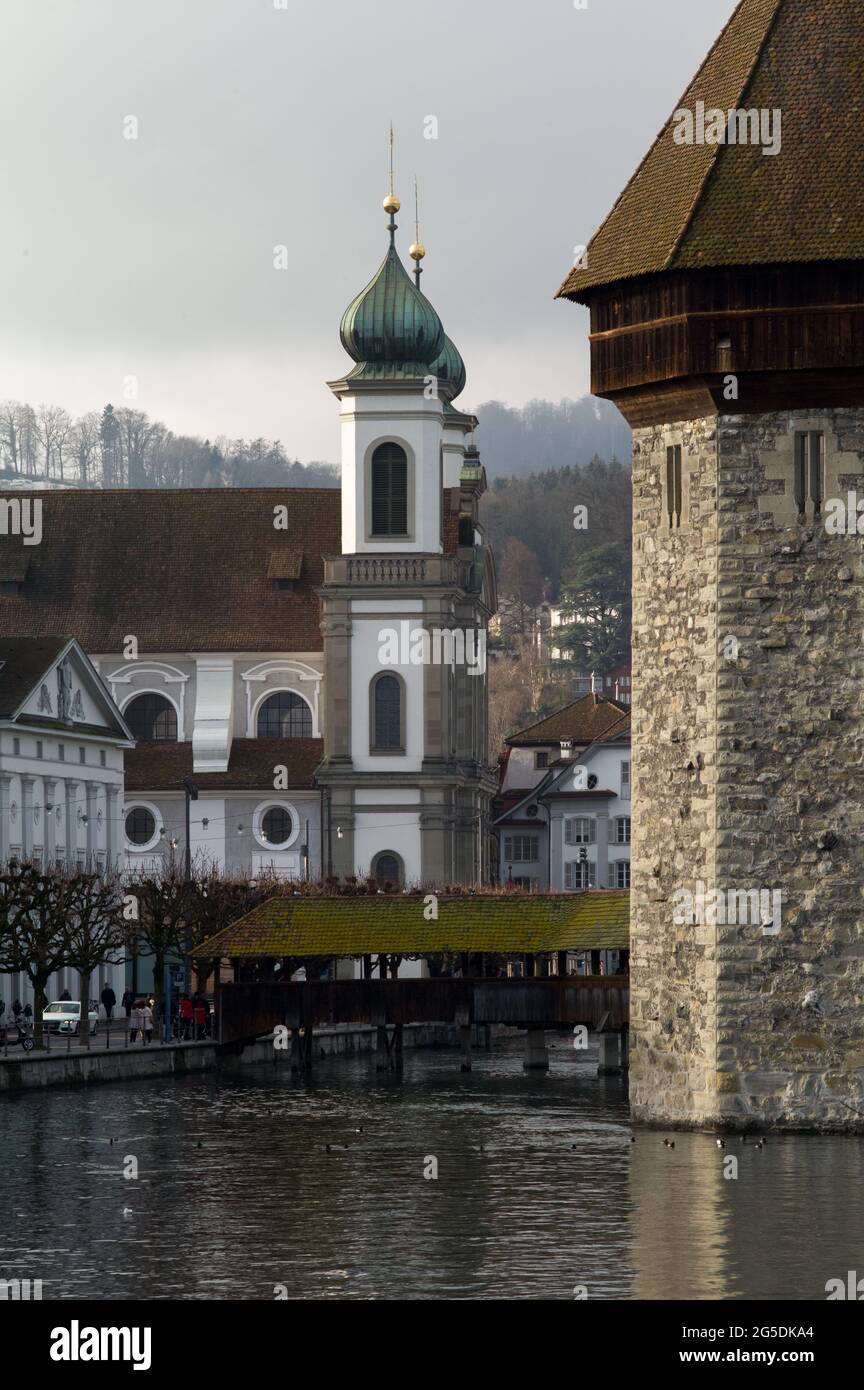 La Chiesa Gesuita, il Ponte della Cappella, Water Tower a Lucerna, Svizzera Foto Stock