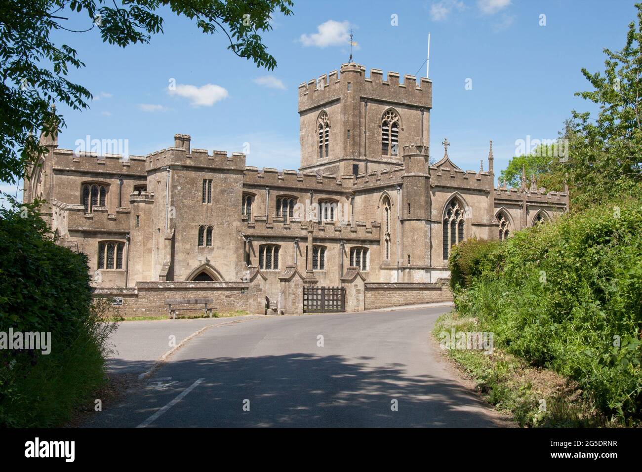 Edington Priory aka Beata Vergine Maria St Katherine & All Saints Church, Edington, Warminster, Witshire, Inghilterra Foto Stock