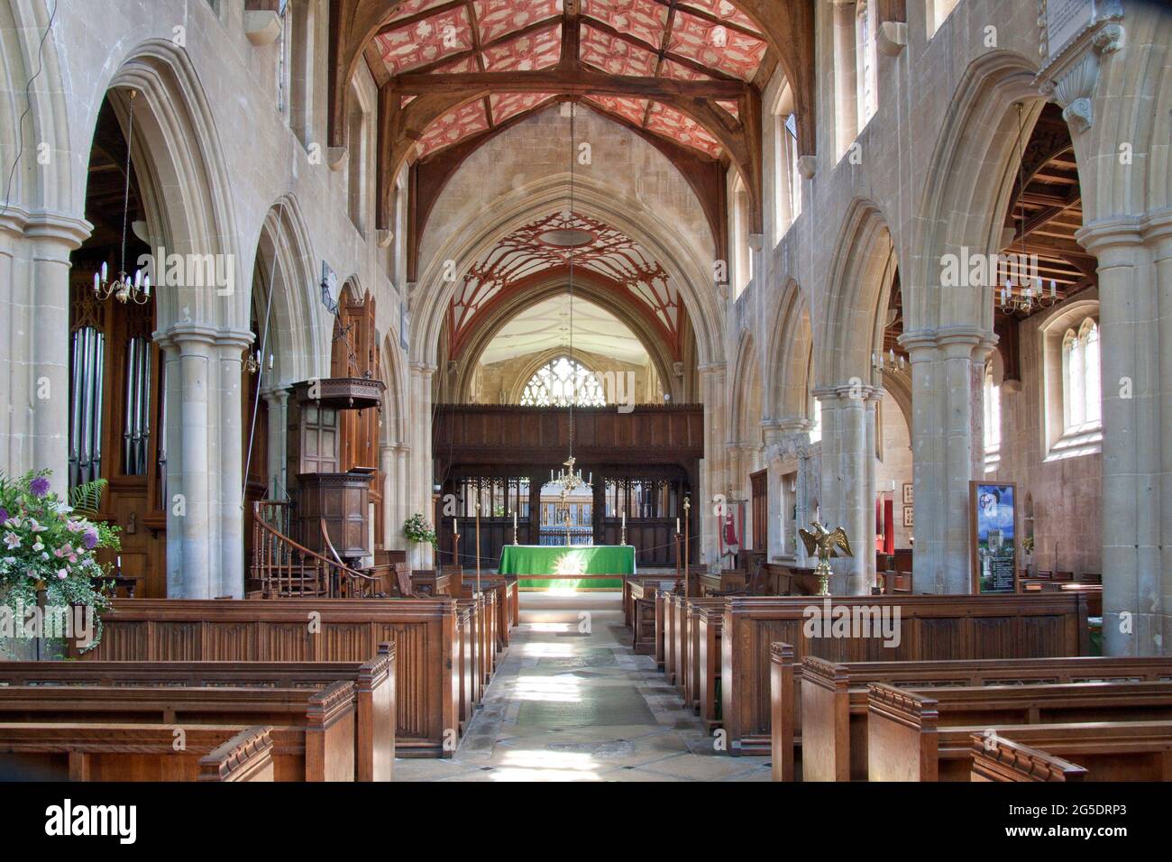 Interno del Priorato di Edington aka Beata Vergine Maria St Katherine & All Saints Church, Edington, Warminster, Wiltshire, Inghilterra Foto Stock