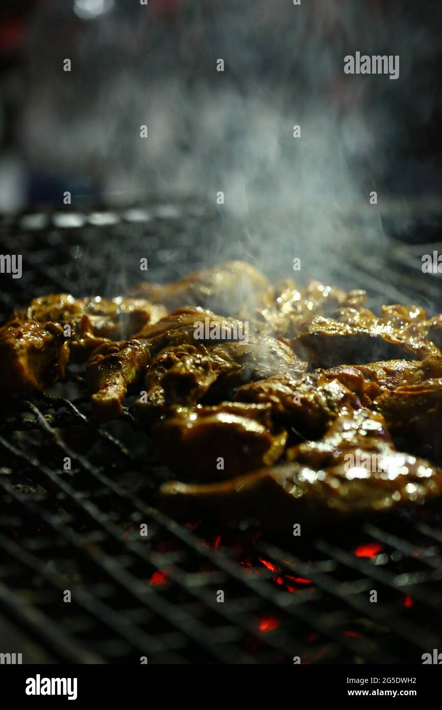 Chicken leg Quarters su barbecue Grill Foto Stock