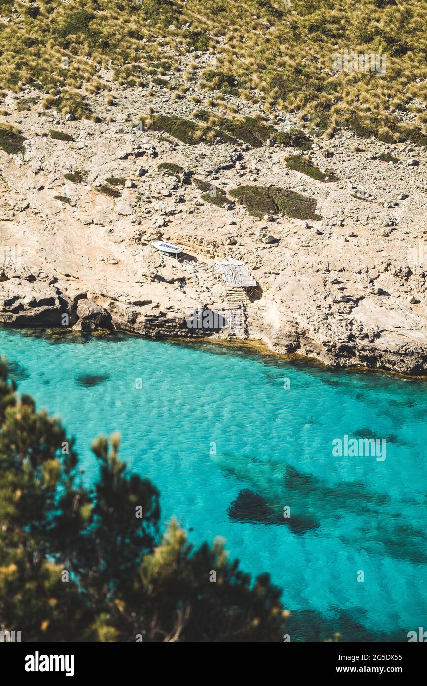 Acque cristalline a Maiorca, Spagna durante la stagione estiva Foto Stock