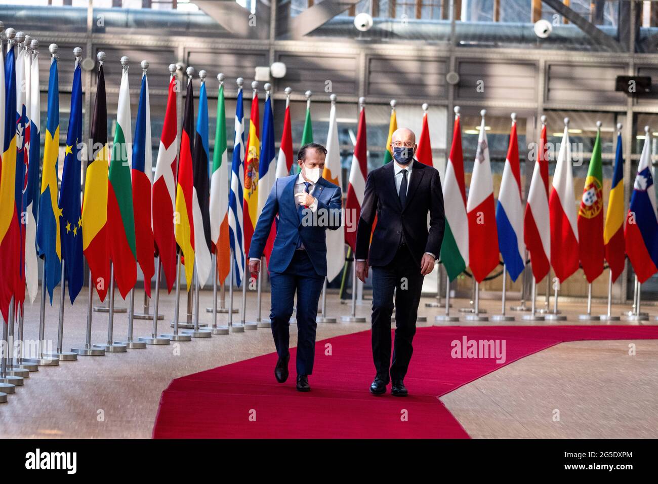 Il presidente del Consiglio europeo Charles MICHEL riceve il primo ministro della Romania Florin CITU. Bruxelles, Belgio. Foto Stock