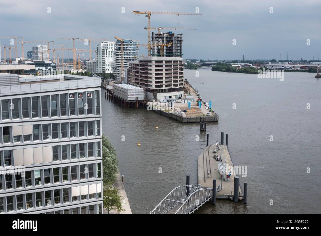 Hamburgs neuester Stadtteil Hafencity mit imposanten Neubauten. Foto Stock
