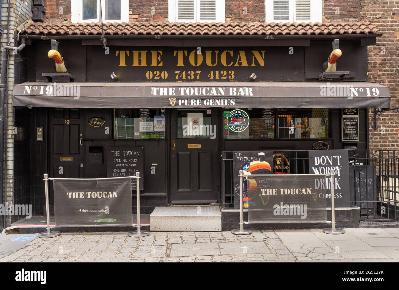 Il Toucan Bar a Soho. Londra - 26 giugno 2021 Foto Stock
