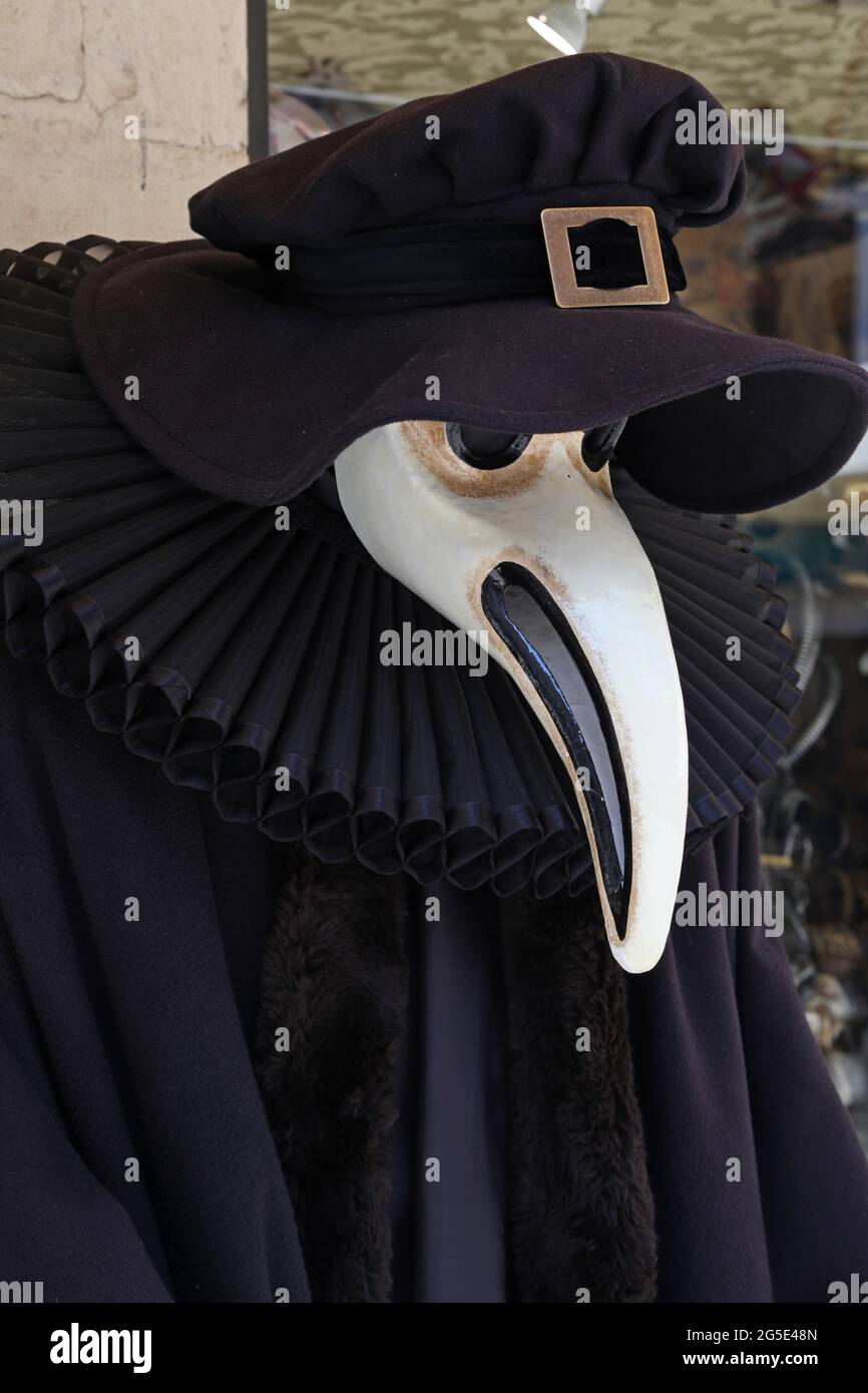 Maschera veneziana che rappresenta la morte nella tradizione popolare Foto Stock
