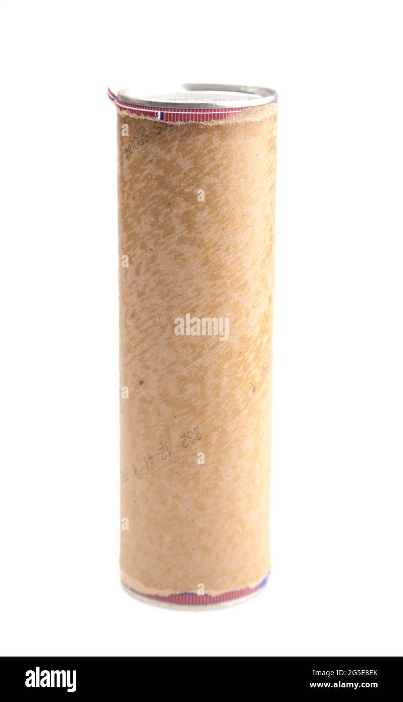 Pasta prefabbricata in un tubo di cartone Foto Stock