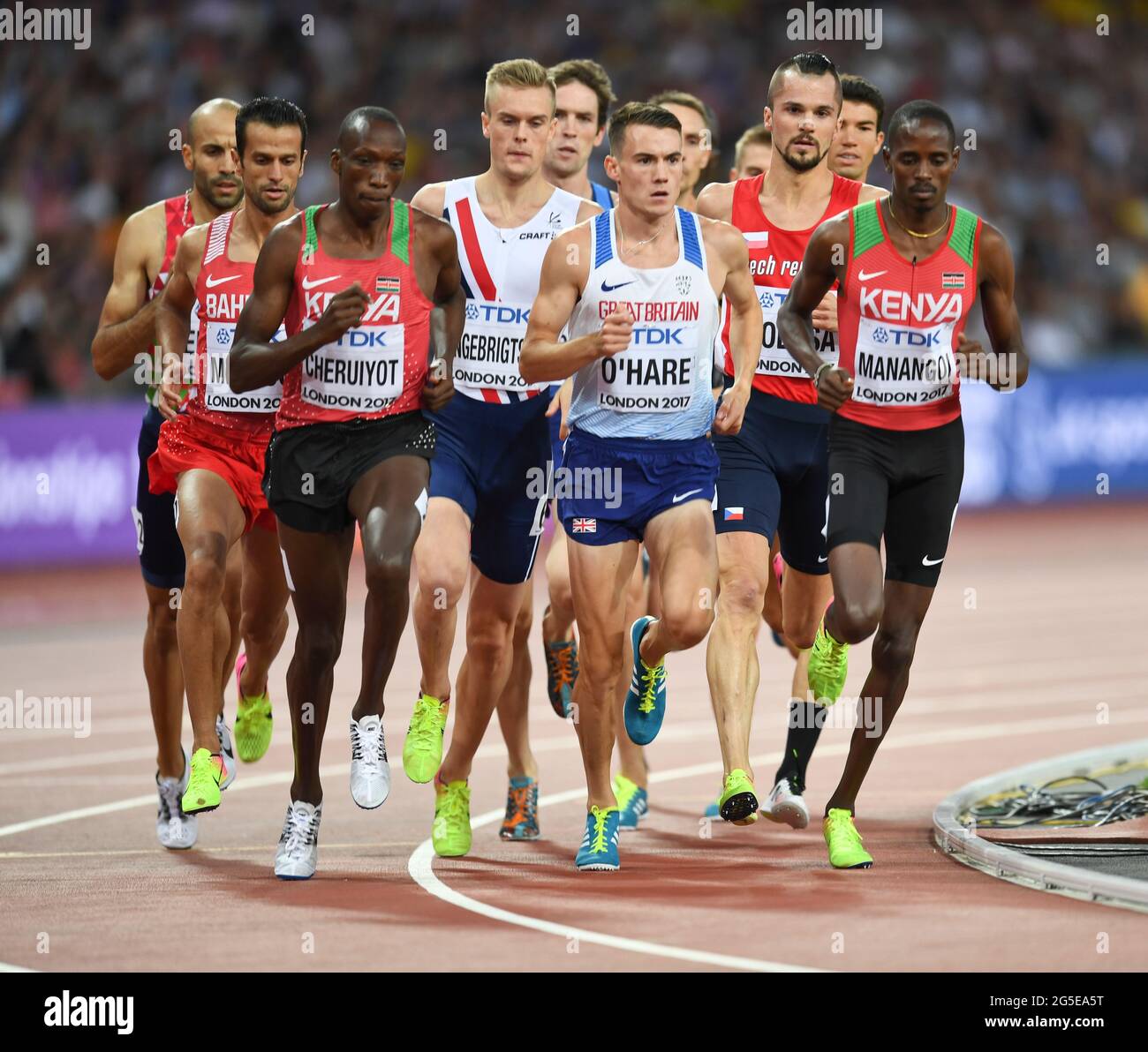 Timothy Cheruiyot (KEN, medaglia d'argento) Elia Manangoi (KEN, medaglia d'oro), Chris o'Hare (GBR). 1500 metri finali. Campionato del mondo IAAF Londra 2017 Foto Stock