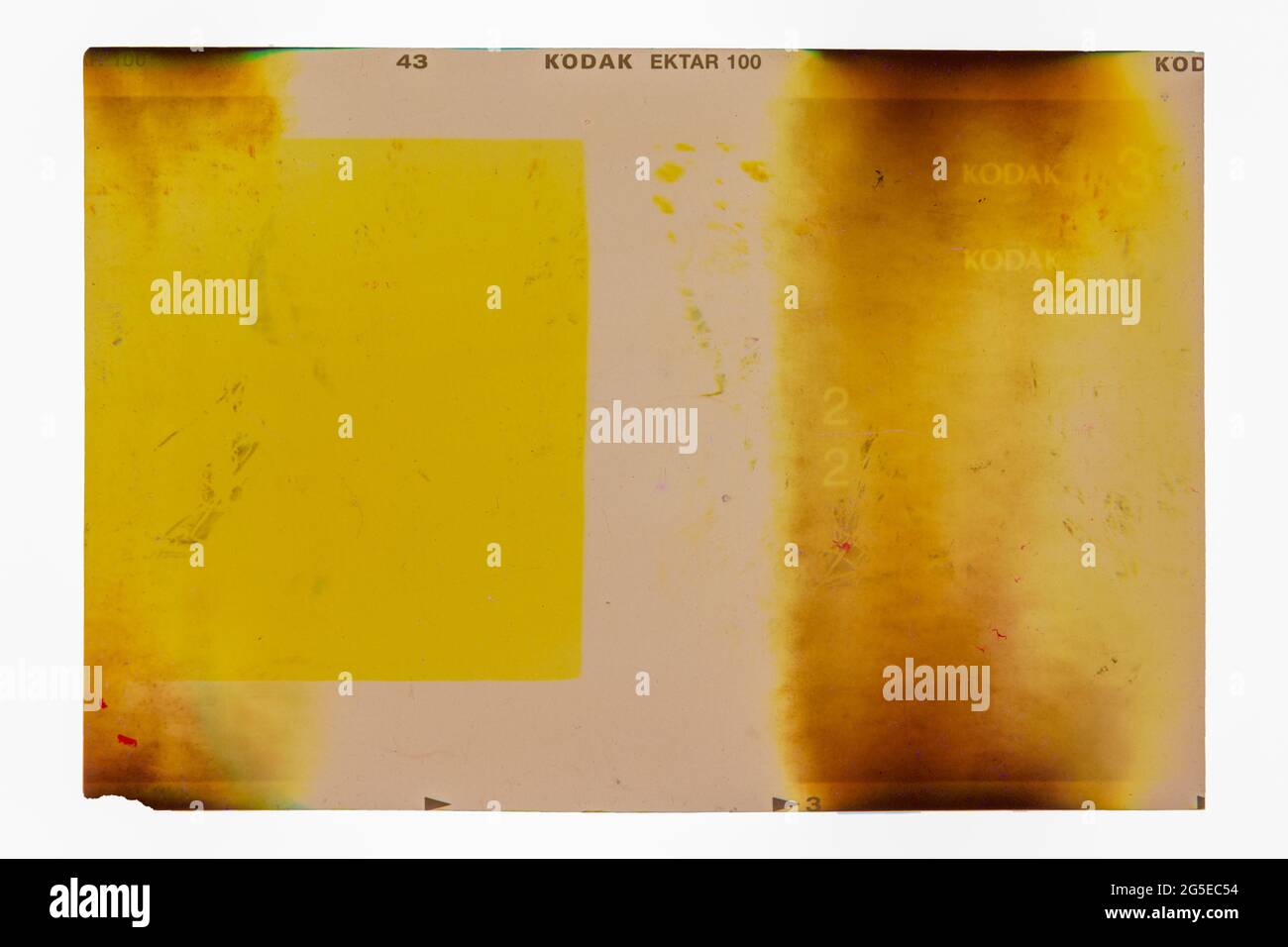 Vecchia immagine di sfondo della pellicola di medio formato Kodak Ektar 100 esposta Foto Stock
