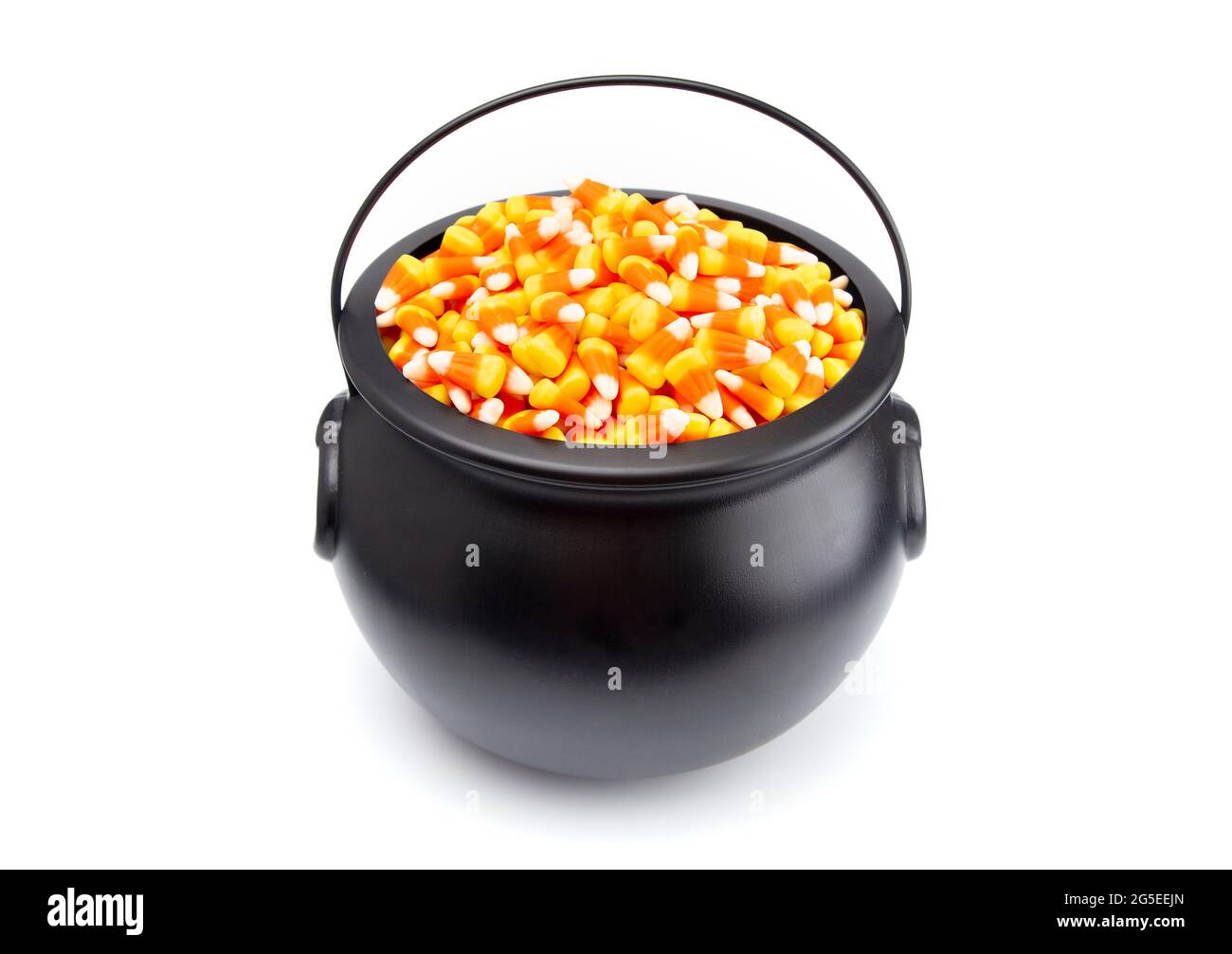 Cauldron nero per streghe piene di granoturco caramello Foto Stock