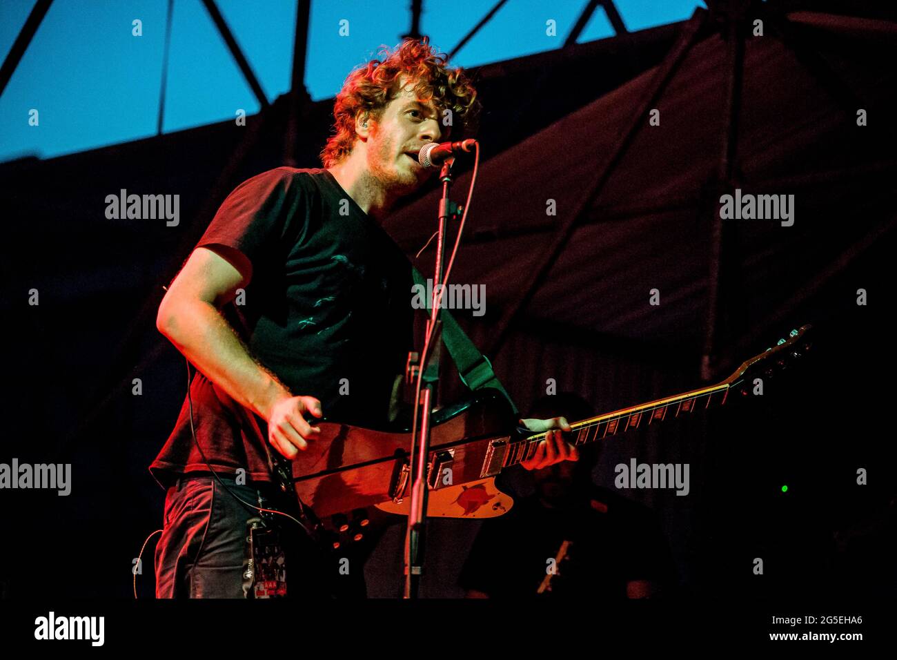 Bologna, Italia. 22 Giugno 2021. La band indie rock italiana lo Stato sociale inizia il suo tour di recupero dalla propria città di Bologna durante il nuovo festival Nova a Dumbo. (Foto di Luigi Rizzo/Pacific Press) Credit: Pacific Press Media Production Corp./Alamy Live News Foto Stock