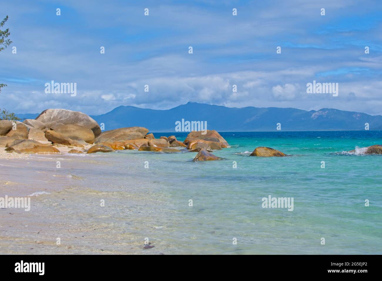 Nudey Beach sull'isola Fitzroy, il far North Queensland ha votato la migliore spiaggia dell'Australia nel 2018 Foto Stock