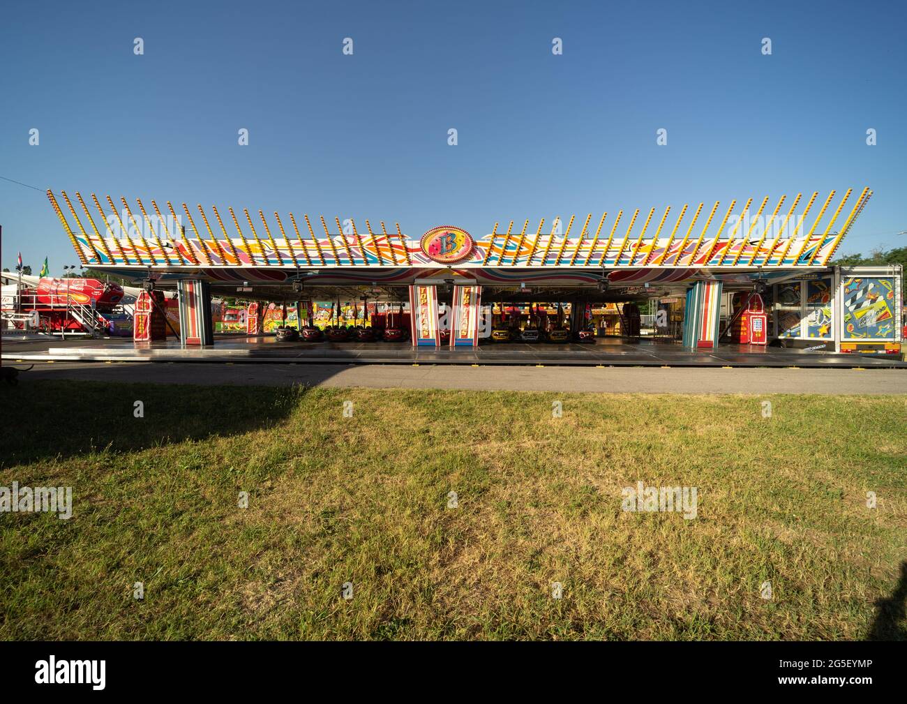 Idle autoscontri attrazioni corsa piatta in un parco divertimenti nel nord Italia Foto Stock