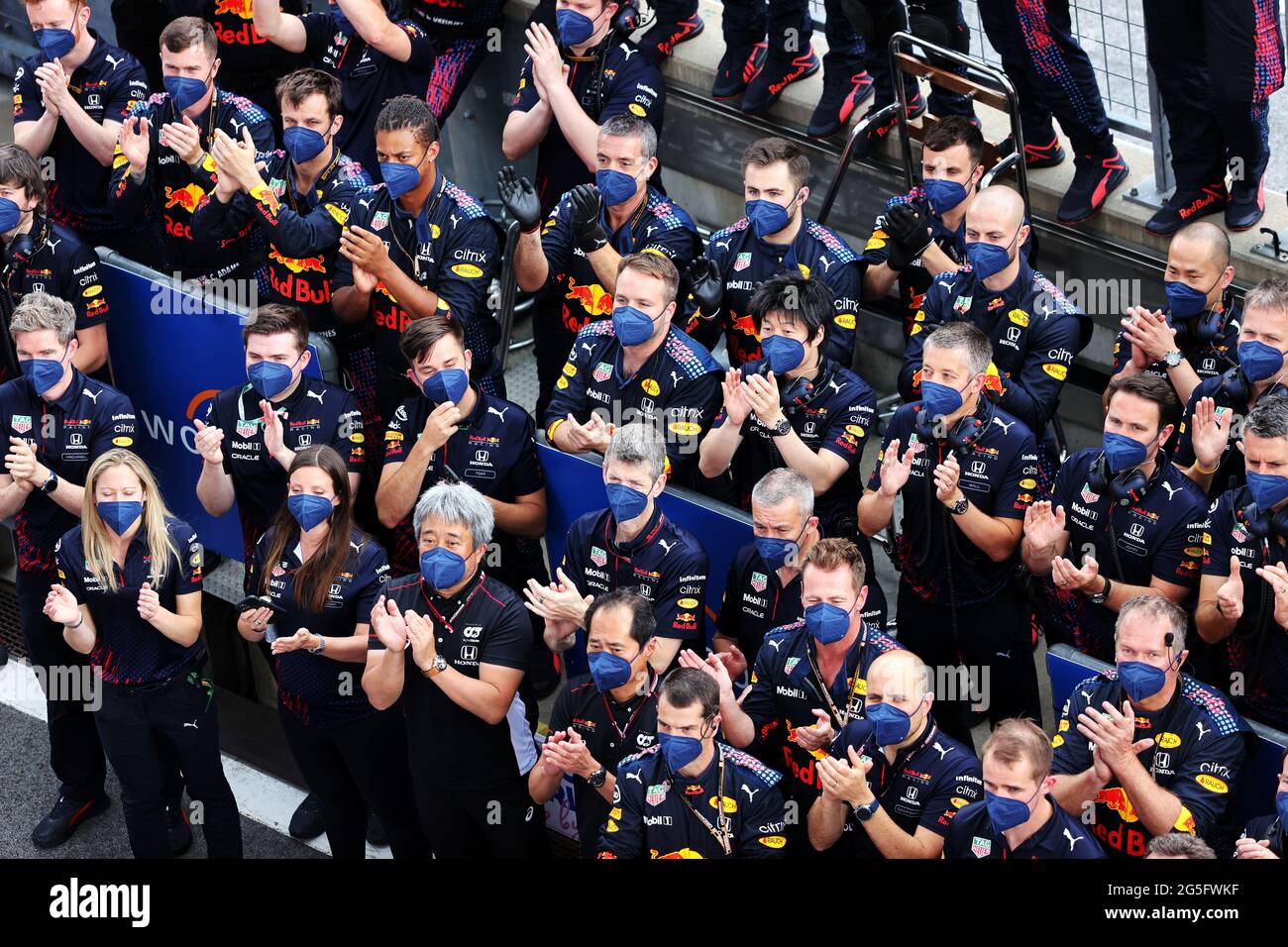 Spielberg, Austria. 27 Giugno 2021. Red Bull Racing festeggia la vittoria di Max Verstappen (NLD) Red Bull Racing. Steiermark Grand Prix, domenica 27 giugno 2021. Spielberg, Austria. Credit: James Moy/Alamy Live News Foto Stock