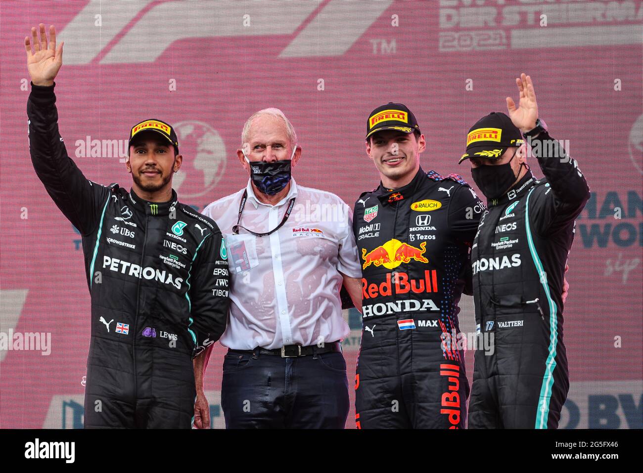Spielberg, Austria. 27 Giugno 2021. Il podio (da L a R): Lewis Hamilton (GBR) Mercedes AMG F1, secondo; Dr Helmut Marko (AUT) Consulente Red Bull Motorsport; Max Verstappen (NLD) Red Bull Racing, vincitore di gara; Valtteri Bottas (fin) Mercedes AMG F1, terzo. 27.06.2021. Campionato del mondo Formula 1, Rd 8, Gran Premio di Steiermark, Spielberg, Austria, Giorno della gara. Il credito fotografico dovrebbe essere: XPB/immagini dell'associazione stampa. Credit: XPB Images Ltd/Alamy Live News Foto Stock