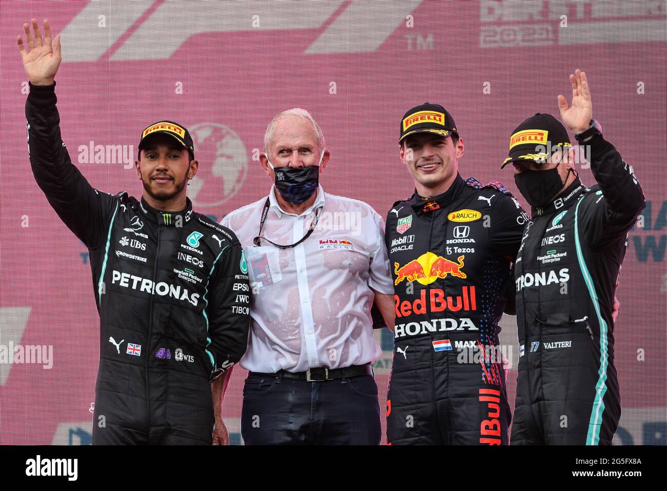 Spielberg, Austria. 27 Giugno 2021. Il podio (da L a R): Lewis Hamilton (GBR) Mercedes AMG F1, secondo; Dr Helmut Marko (AUT) Consulente Red Bull Motorsport; Max Verstappen (NLD) Red Bull Racing, vincitore di gara; Valtteri Bottas (fin) Mercedes AMG F1, terzo. 27.06.2021. Campionato del mondo Formula 1, Rd 8, Gran Premio di Steiermark, Spielberg, Austria, Giorno della gara. Il credito fotografico dovrebbe essere: XPB/immagini dell'associazione stampa. Credit: XPB Images Ltd/Alamy Live News Foto Stock