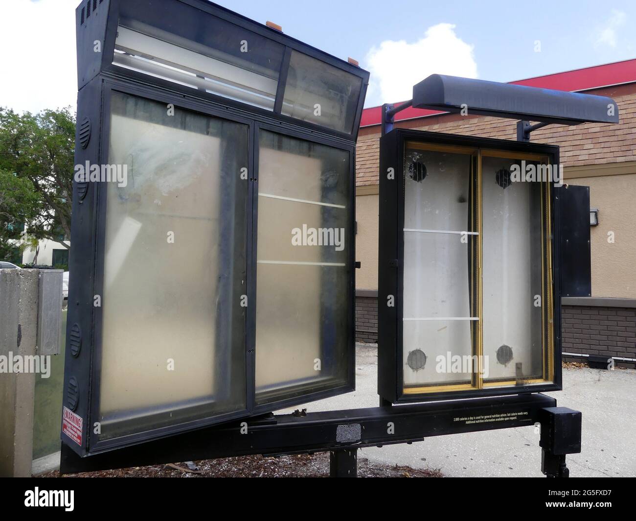 Sarasota, Florida, Stati Uniti. 22 Giugno 2021. Schiacciate da un aumento dei costi alimentari, le catene di fast food americane stanno spostando la loro attenzione verso la fascia più alta del menu. Invece di offrire pasti del valore di 5 dollari, sandwich, patatine fritte e bevande. Non ci saranno presto aziende di fast food drive-thru. Il Consiglio comunale di giovedì ha votato 3-2 per lasciare l'ordinanza di lunga data che vieta tali imprese sull'autostrada come è. Credit: John Marshall Mantel/ZUMA Wire/Alamy Live News Foto Stock