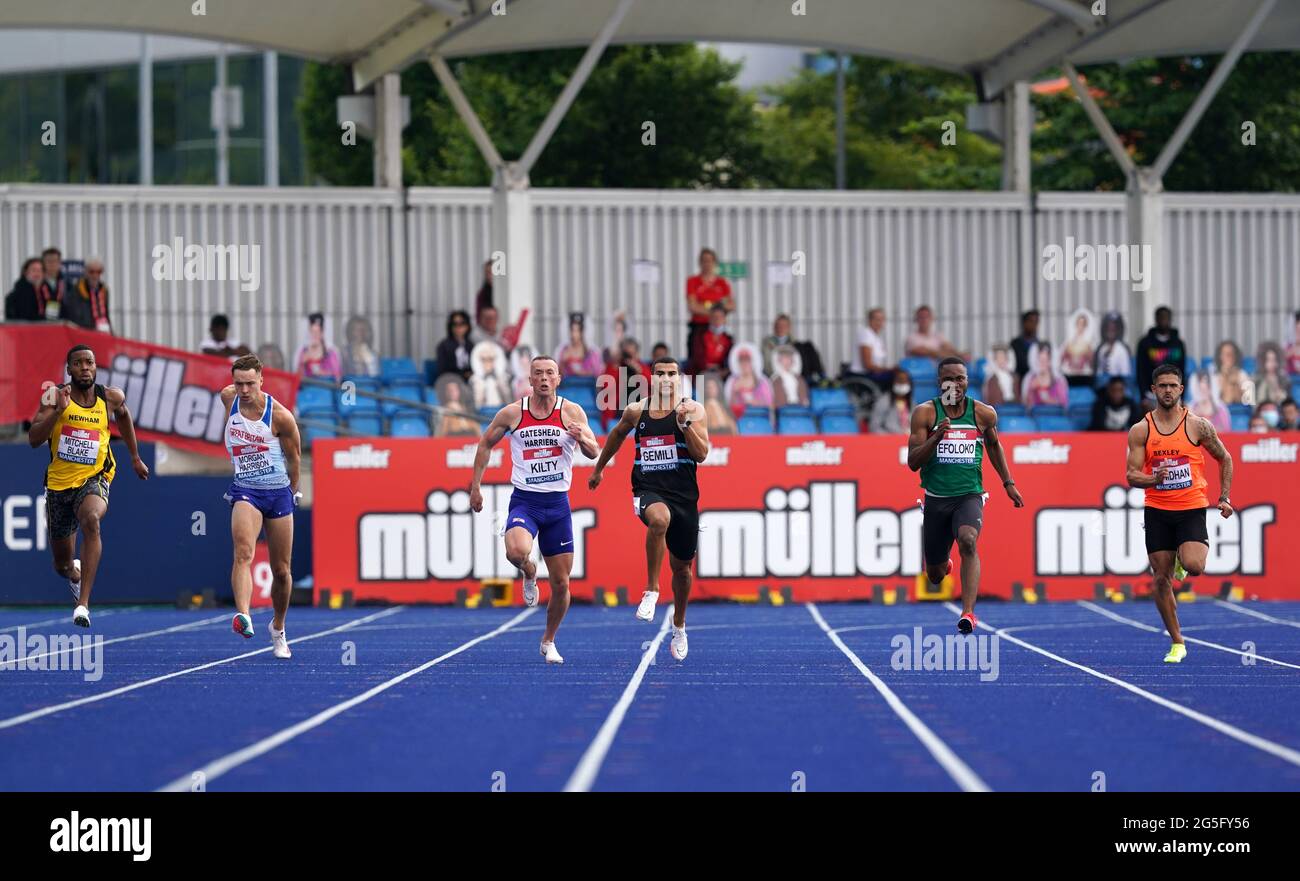 Corridori nella finale maschile di 200 m durante il terzo giorno del Muller British Athletics Championships alla Manchester Regional Arena. Data immagine: Domenica 27 giugno 2021. Foto Stock