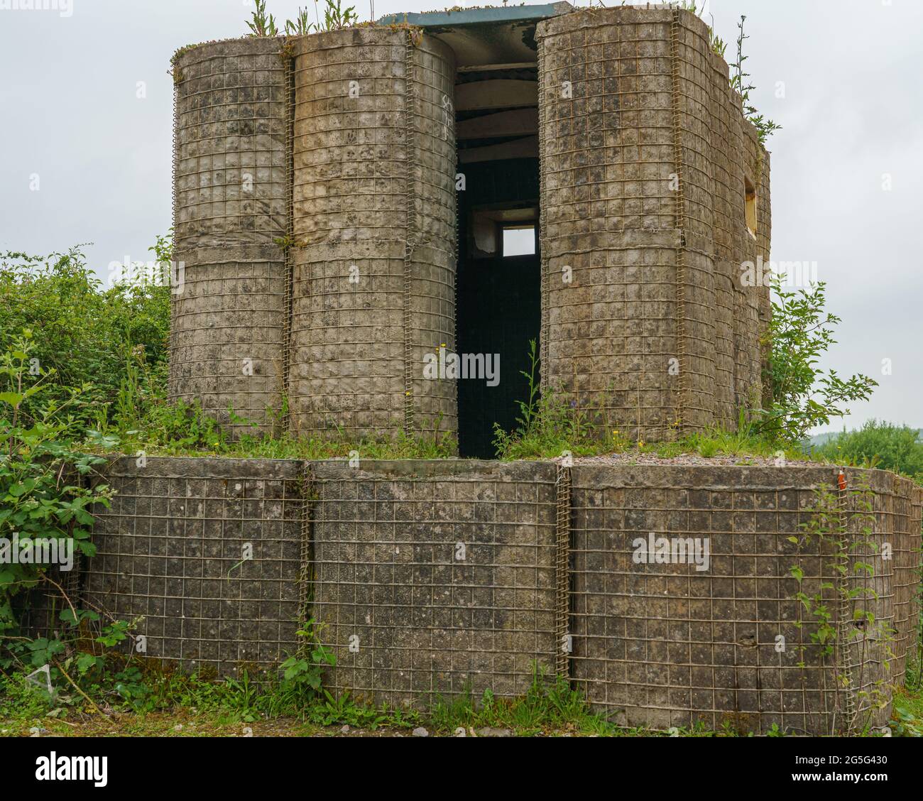 Bunker rinforzato dall'esercito o pillbox sulla piana di Salisbury Foto Stock