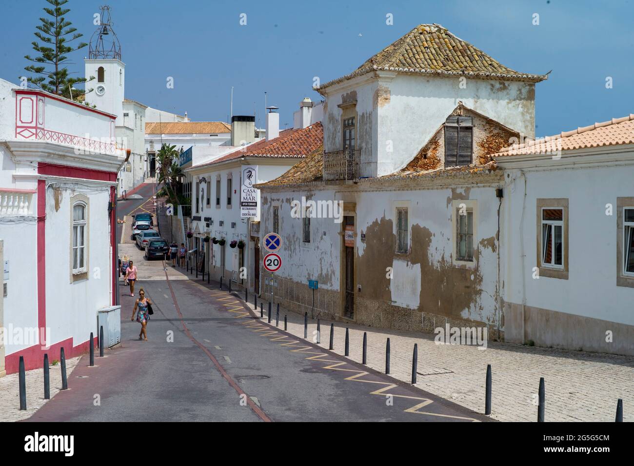 ALBUFEIRA, ALGARVE, PORTOGALLO - GIUGNO 24 2018: Via di Albufeira resort. Foto Stock