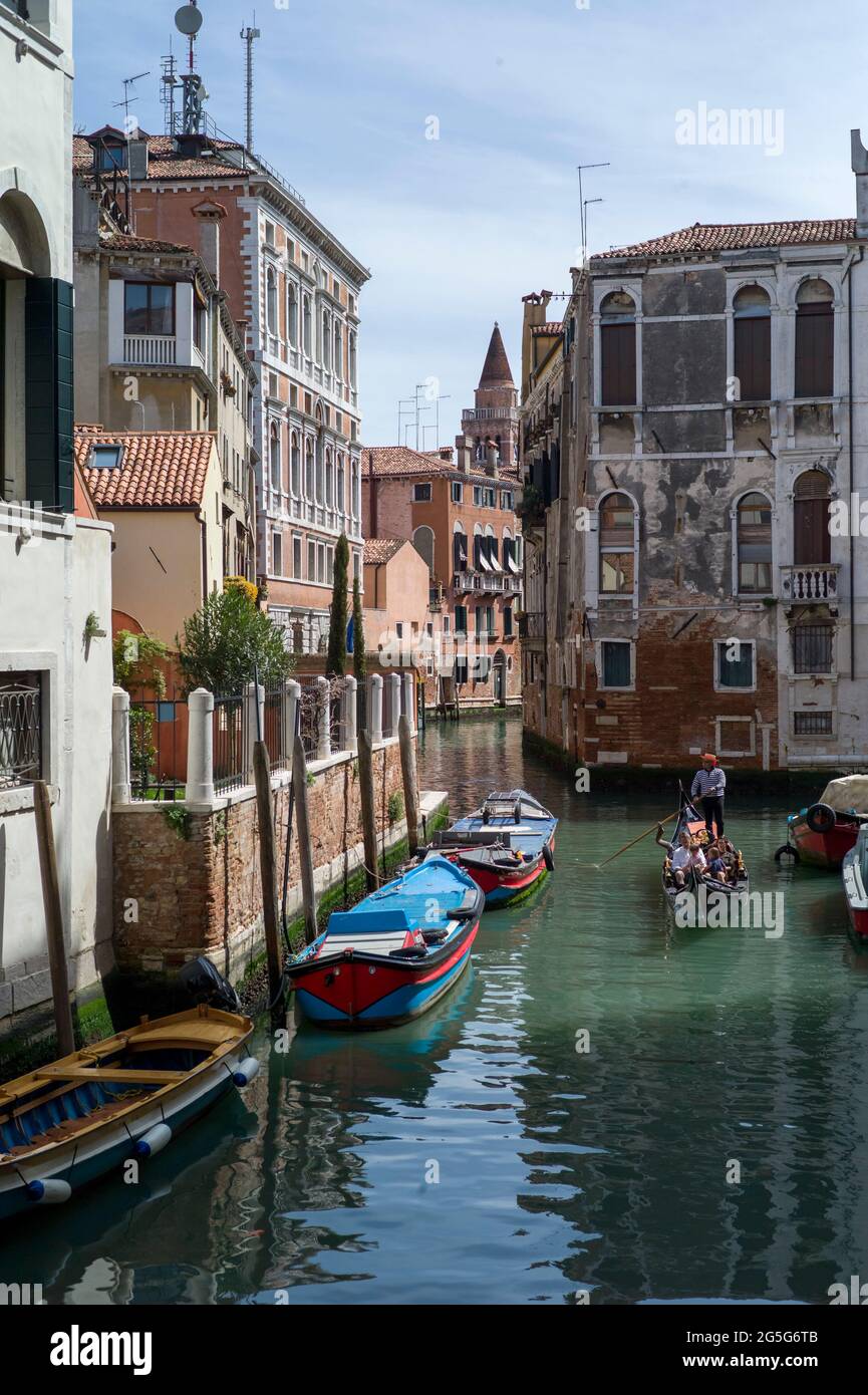 VENEZIA, ITALIA - APRILE 14 2018 : canale a Venezia. Foto Stock