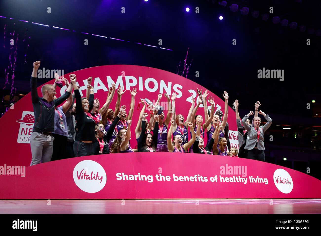 Londra, Regno Unito. 27 Giugno 2021. Copper Box Arena, Queen Elizabeth Olympic Park, Londra, 27 giugno 2021 Vitality Netball Superleague Final Loughborough Lightning vs Team Bath Netball Loughborough Lightning Captain Nat Panagarry festeggia la vittoria della finale di Vitality Netball Superleague entro il 49-32 contro Team Bath Netball Credit: Touchlinepics/Alamy Live News Foto Stock