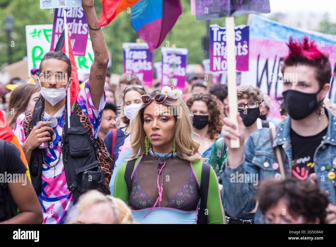 Manifestanti neri alla terza edizione di London Trans Pride Foto Stock