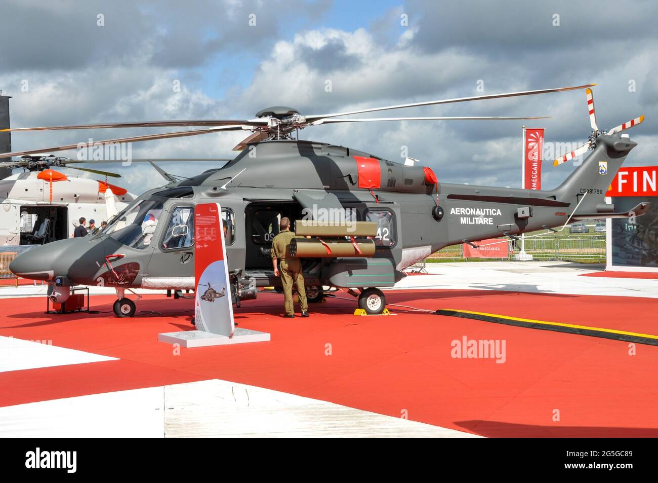 AgustaWestland AW139 elicottero Aeronautica militare al Farnborough International Airshow. HH-139A versione italiana dell'Aeronautica militare per la ricerca e il salvataggio Foto Stock