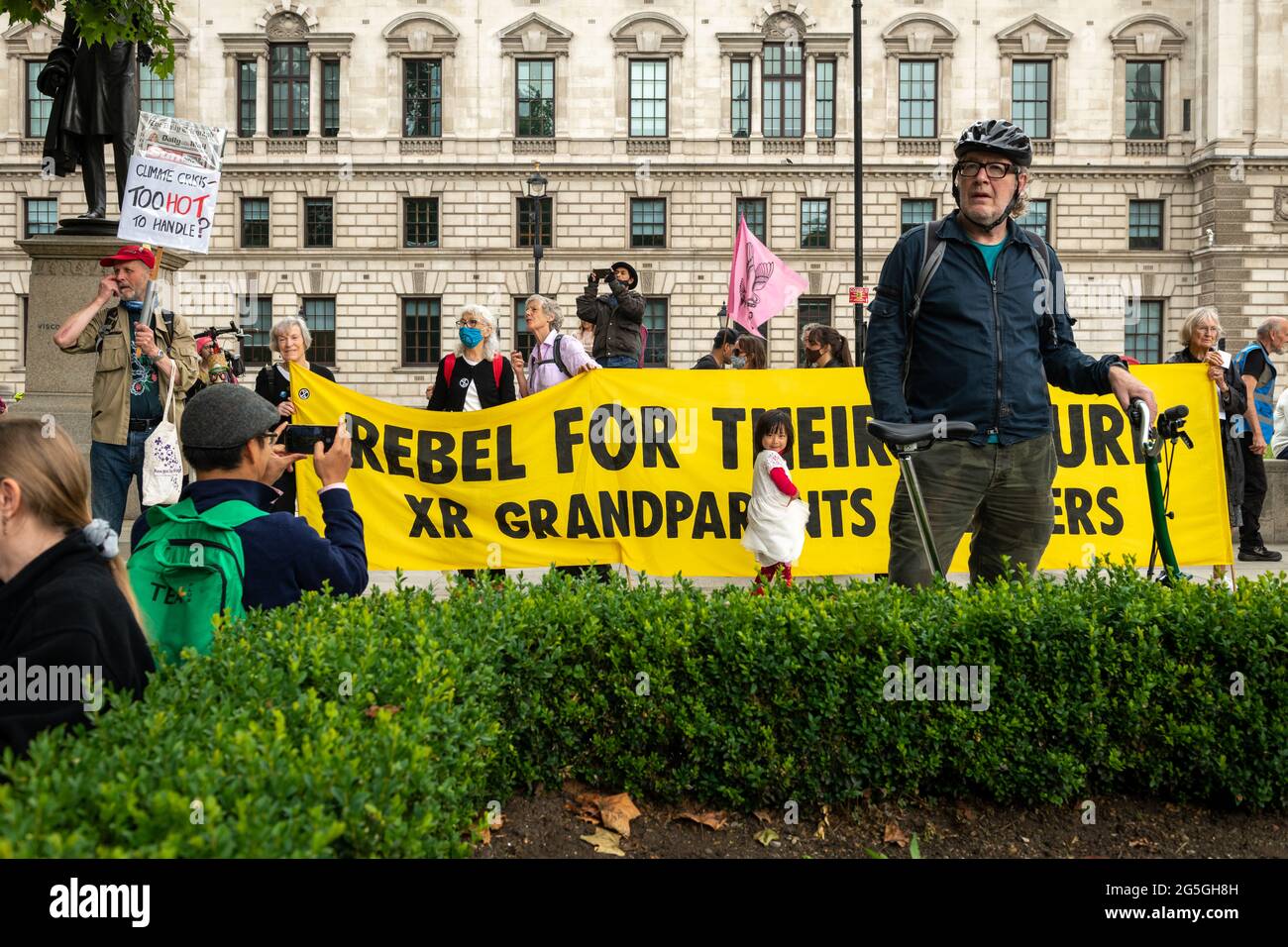 Londra. REGNO UNITO- 06.27.2021. Una protesta libera della stampa in Piazza del Parlamento ospitata dalla ribellione di estinzione UK a cui ha partecipato una grande folla di attivisti. Foto Stock