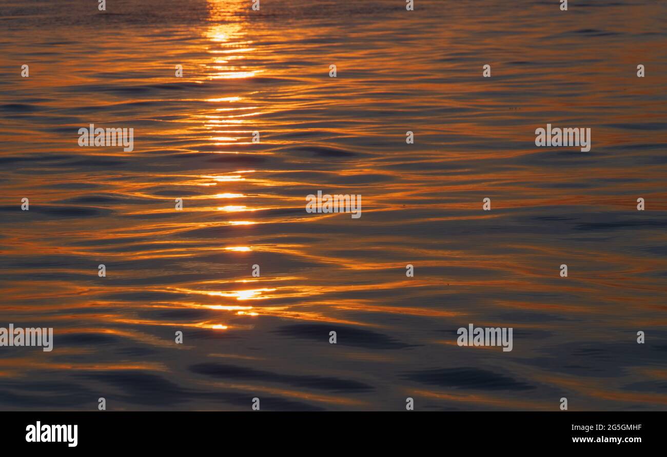 Il sole illumina l'acqua del lago Champlain Foto Stock