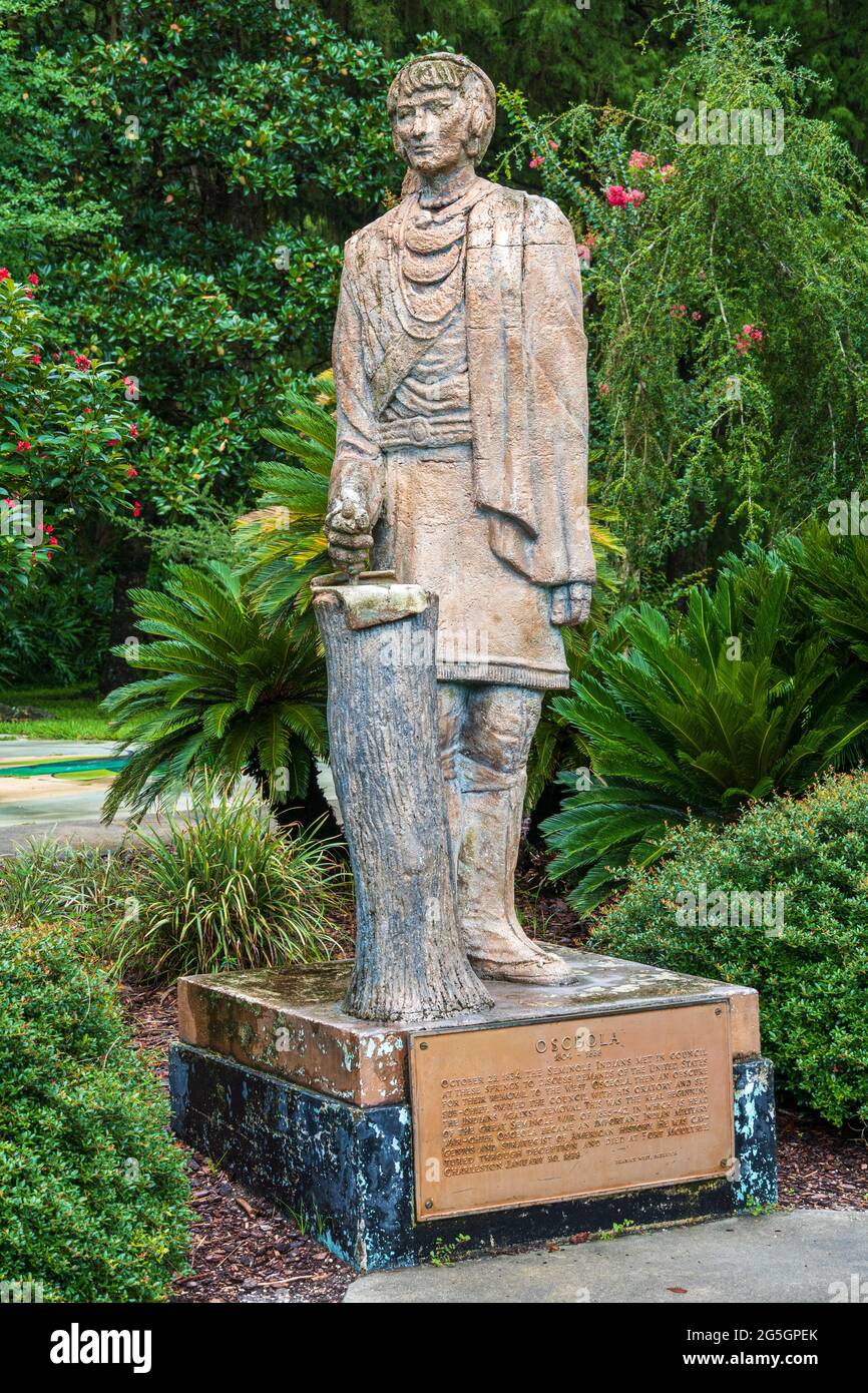 Statua del leader di Seminole Osceola a.k.a. Billy Powell, Vertical - Silver Springs state Park, Silver Springs, Florida, USA Foto Stock