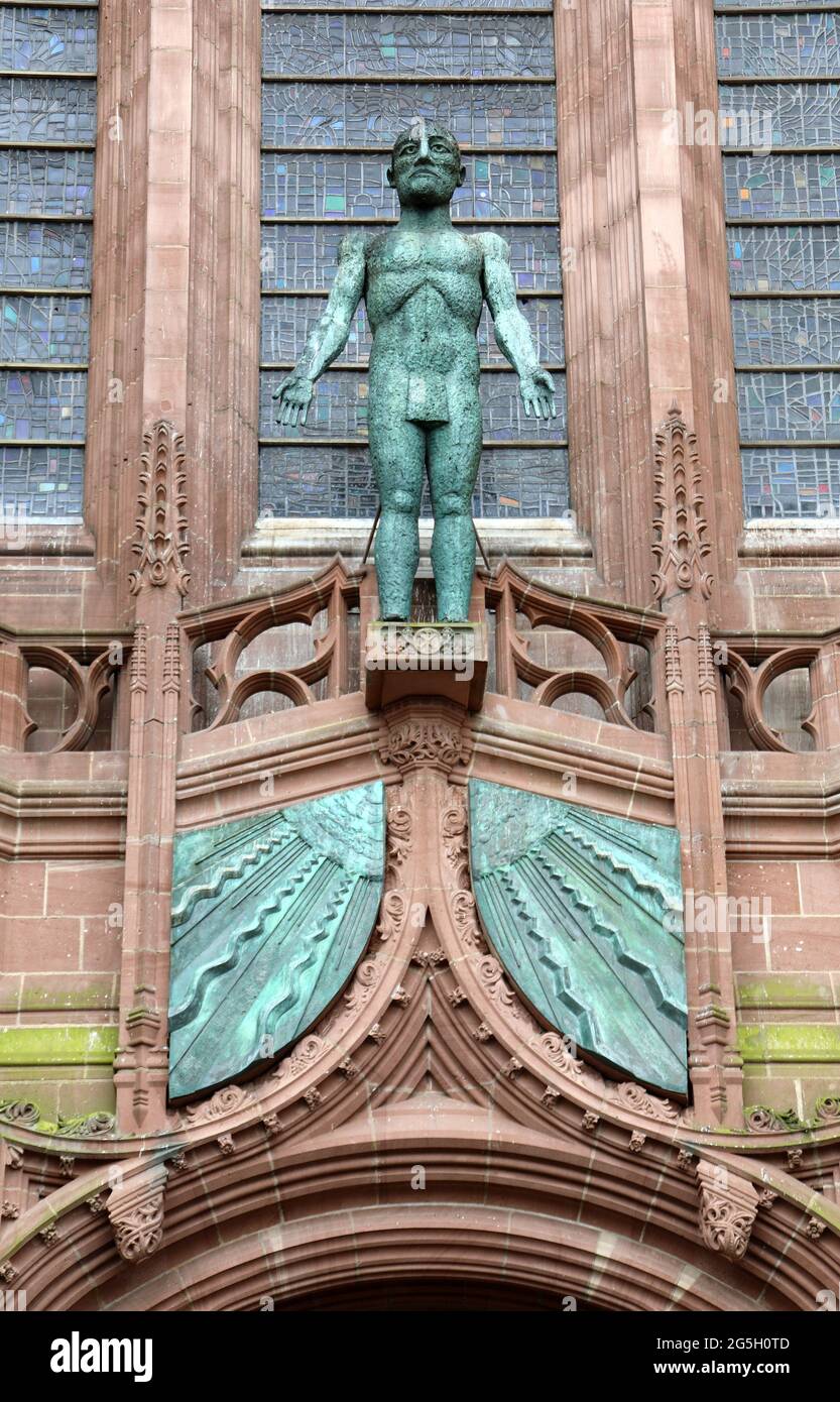 Scultura di Elisabeth Frink alla Cattedrale di Liverpool Foto Stock