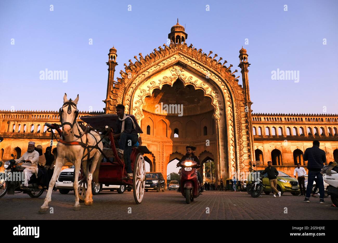 Lucknow, 07, Febbraio, 2021 : Rumi Darwaza, porta in architettura Islamica costruita da Nawab Asaf-Ud-doula nel 1784 a Lucknow, Uttar Pradesh, India. Foto Stock
