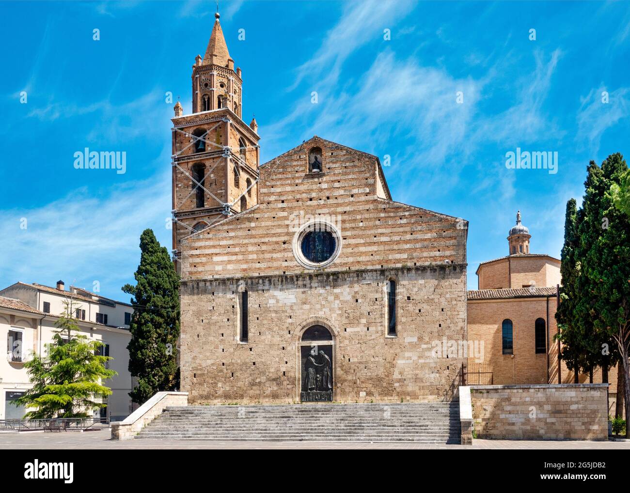 Facciata secondaria della Cattedrale di Teramo, Italia Foto Stock