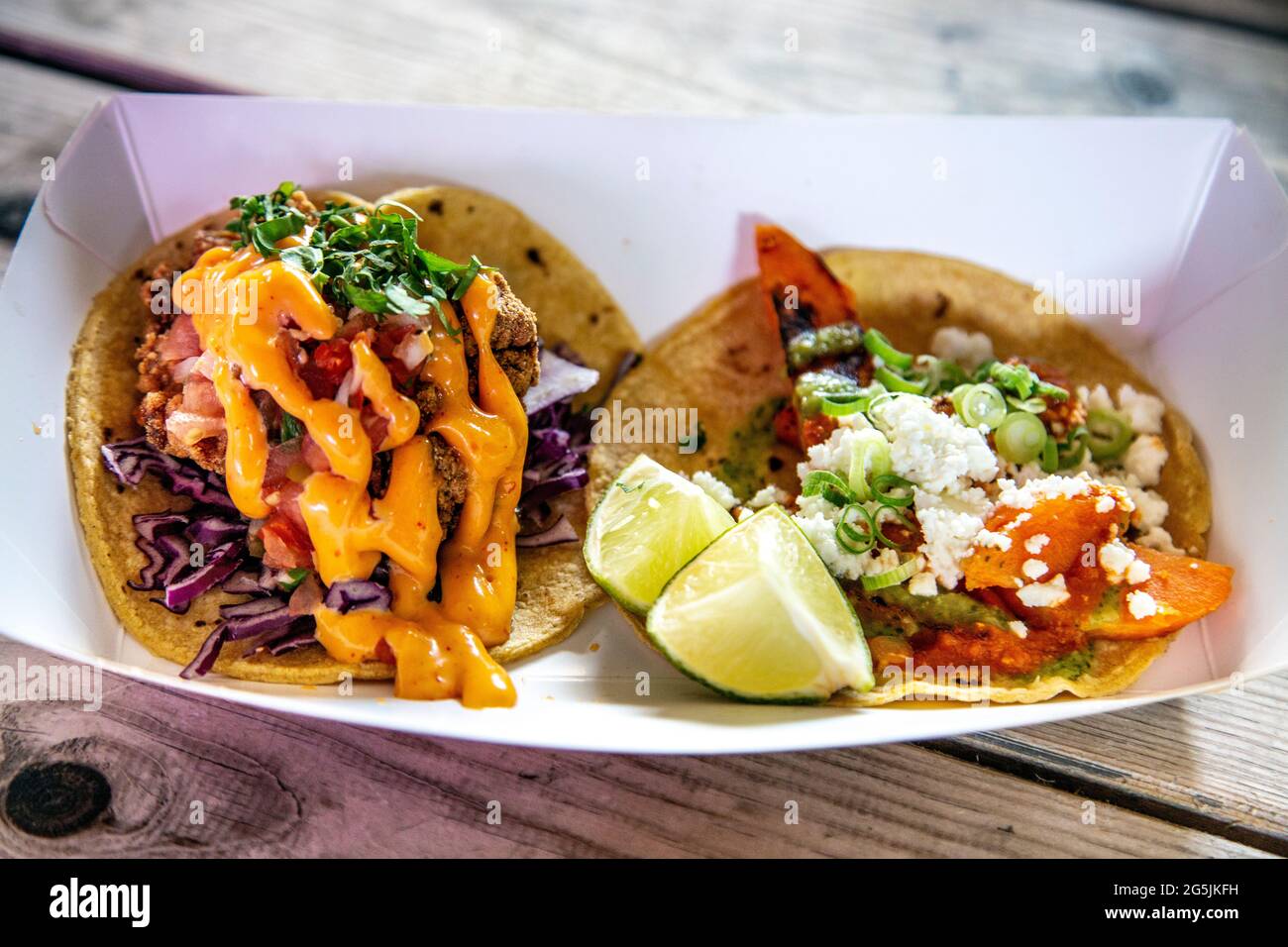Taco da Breddos al mercato alimentare di Flat Iron Square, Londra, Bridge, Londra, Regno Unito Foto Stock