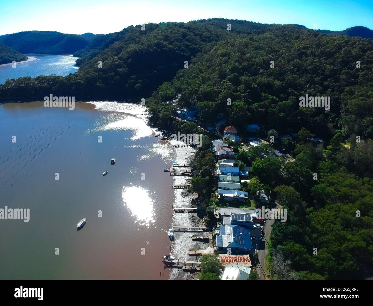 Vista panoramica aerea del drone Mooney Money Hawkesbury River nel NSW Australia bei colori blu e verde Foto Stock